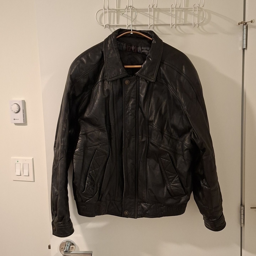 Cricketeer Men's Vintage Leather Bomber Jacket with Patterned Lining (Size S)